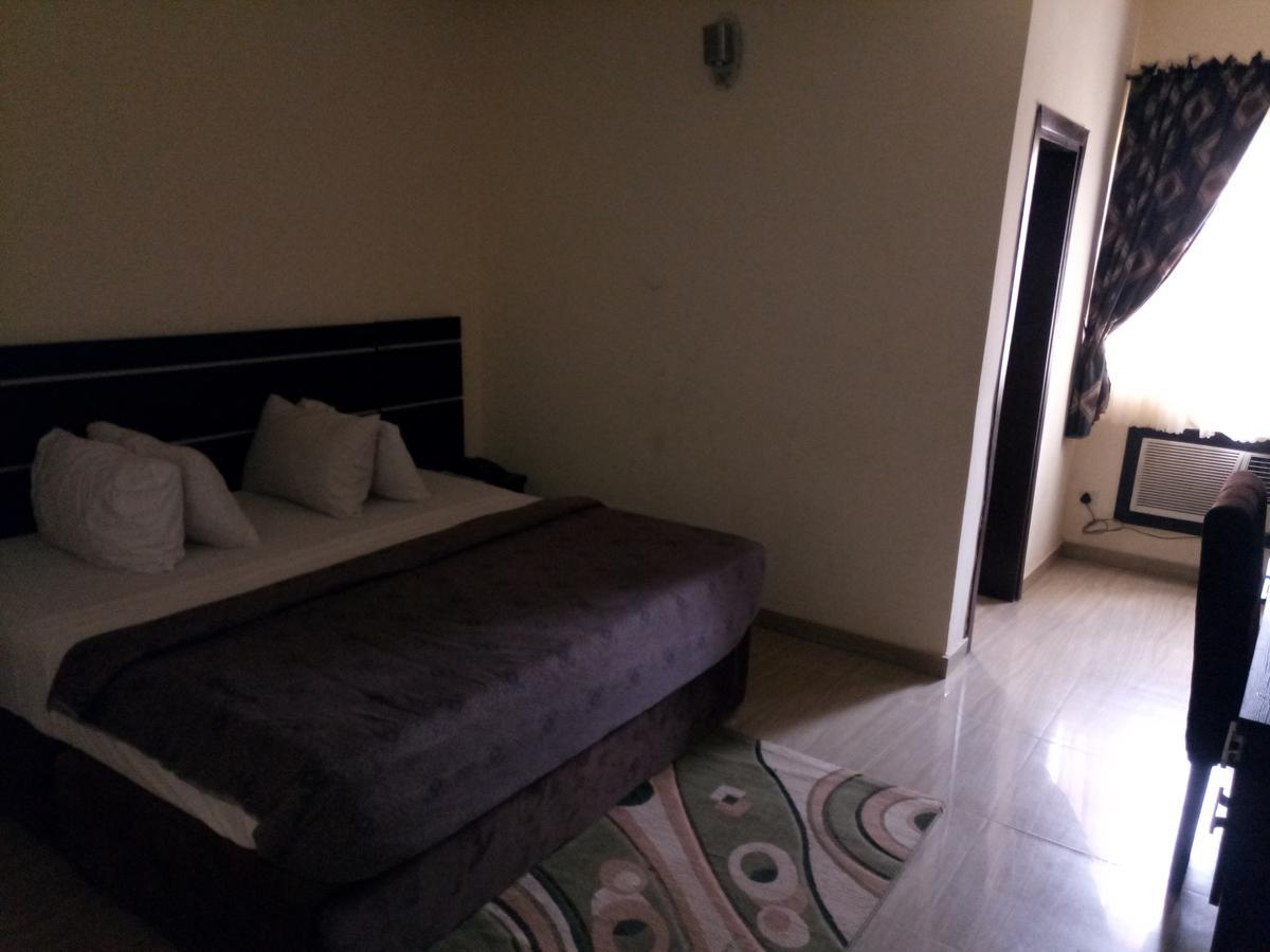 Hotel Benizia Asaba Εξωτερικό φωτογραφία