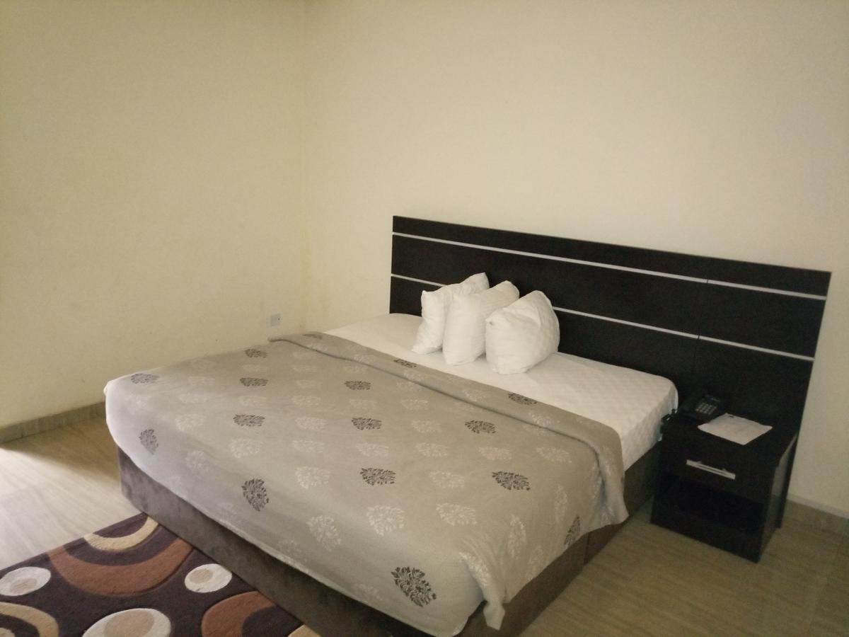 Hotel Benizia Asaba Εξωτερικό φωτογραφία
