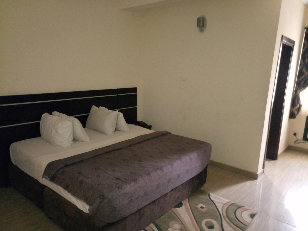 Hotel Benizia Asaba Εξωτερικό φωτογραφία