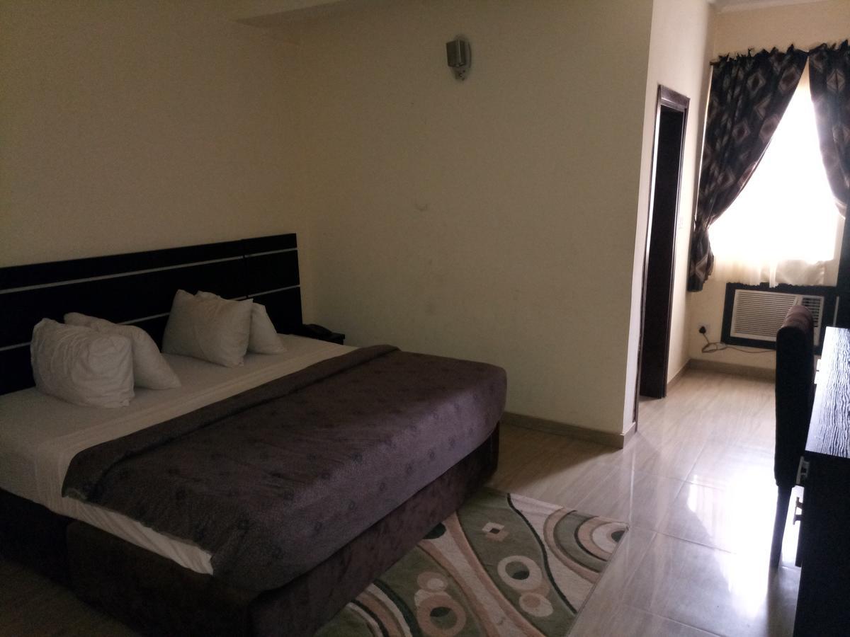 Hotel Benizia Asaba Εξωτερικό φωτογραφία